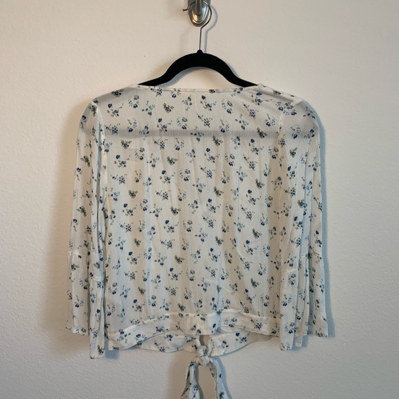 White Hollister Blouse. Never worn! - Picture 2 of 2